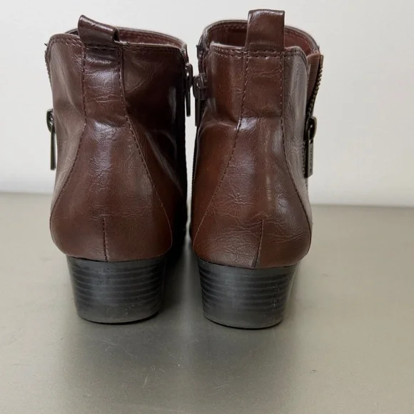 Cognac Brown Ankle Booties Size 9M - Picture 5 of 12